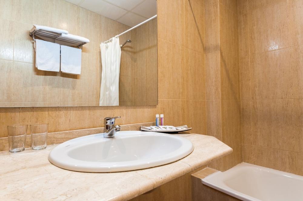 Hotel Victoria Linares  Kültér fotó