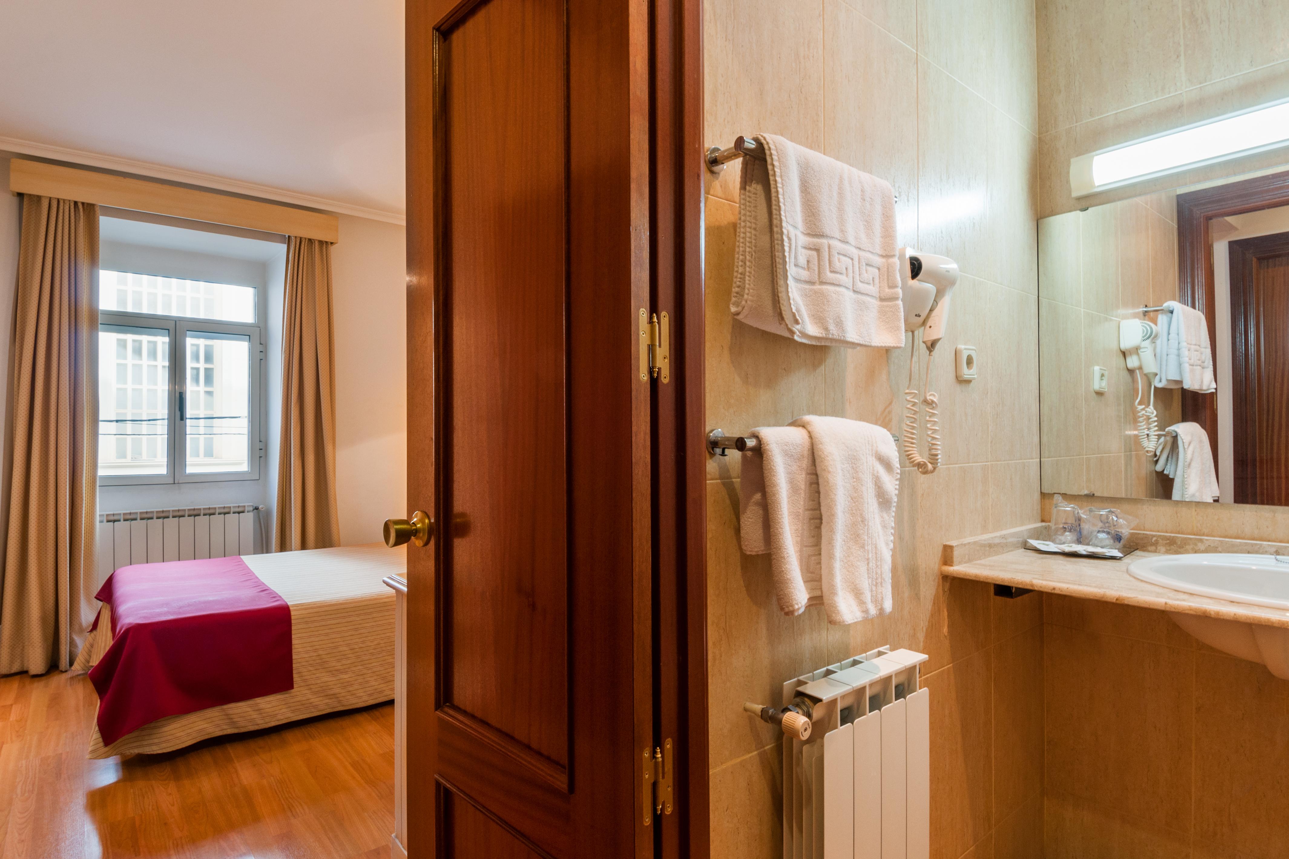 Hotel Victoria Linares  Kültér fotó