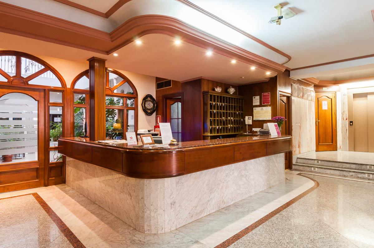 Hotel Victoria Linares  Kültér fotó