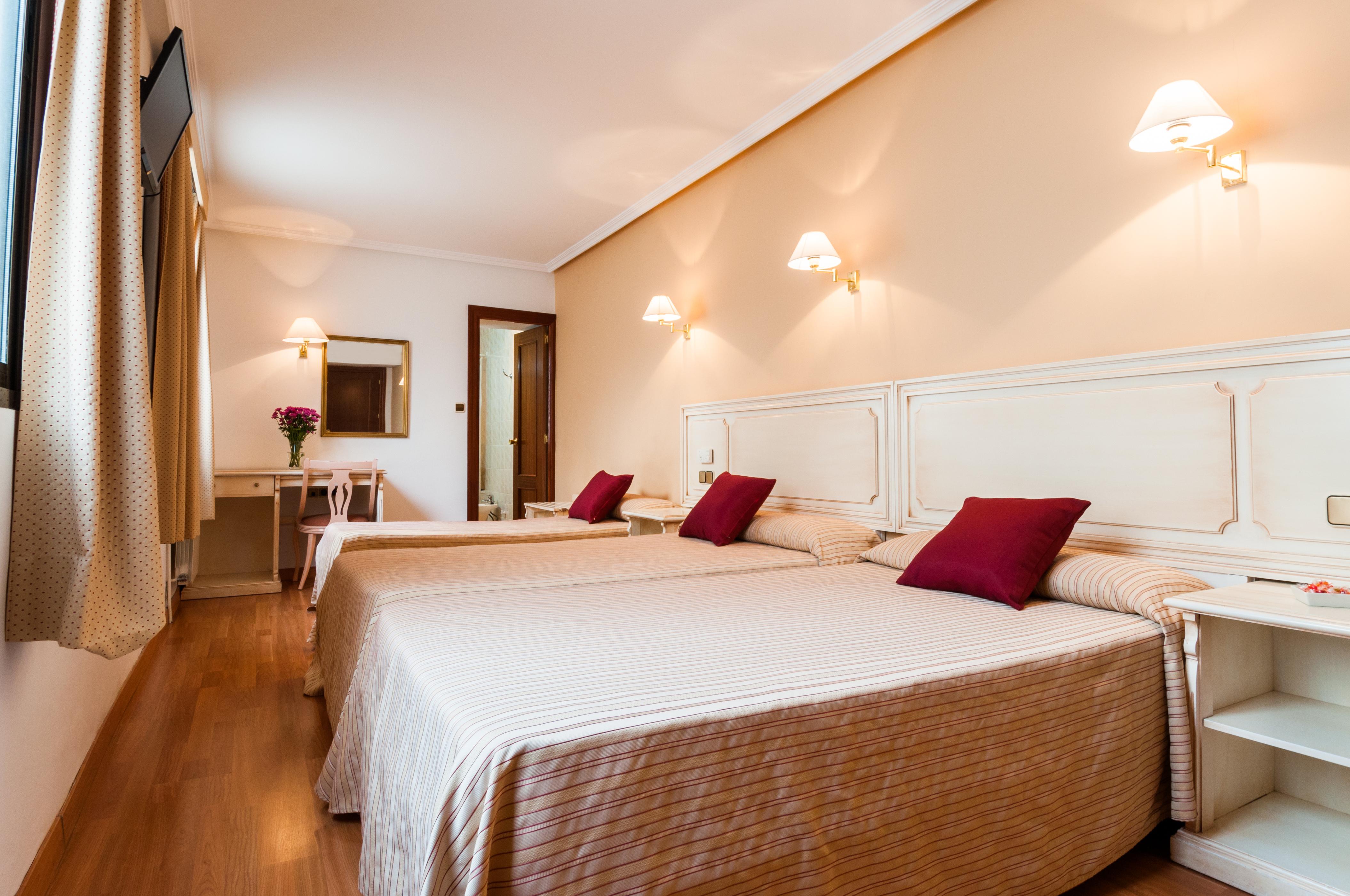Hotel Victoria Linares  Kültér fotó