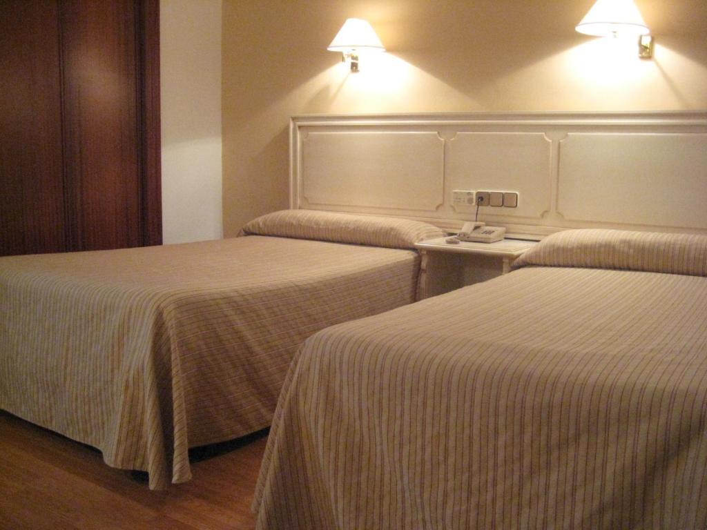 Hotel Victoria Linares  Szoba fotó
