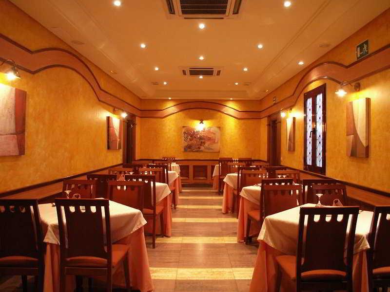 Hotel Victoria Linares  Kültér fotó