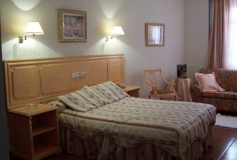 Hotel Victoria Linares  Kültér fotó